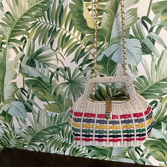 Vintage Wicker Clam Shell Style Purse - Picture 5 of 9